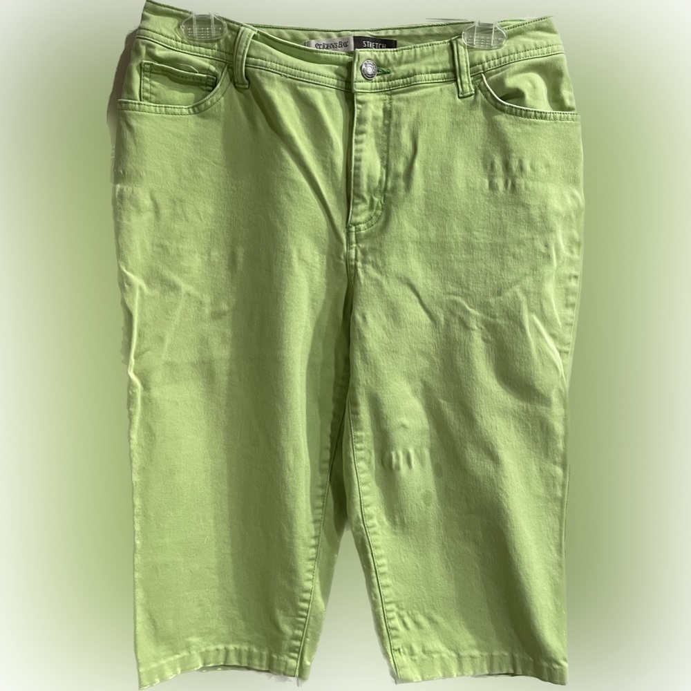 Stretch Capri Pants in Light Green